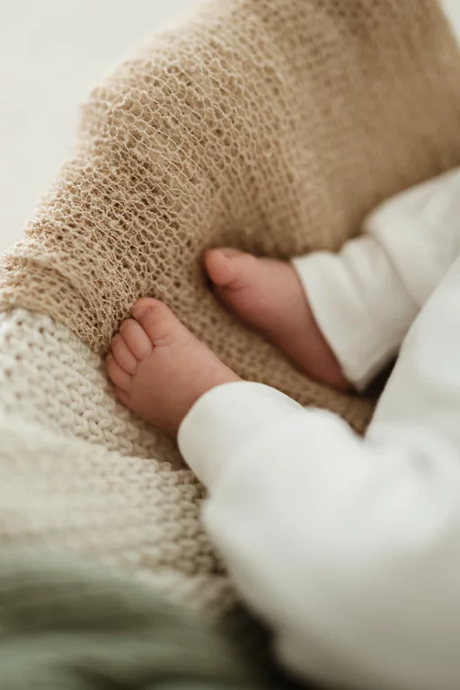 Natürliches Babyshooting im Tageslichtstudio Berlin Brandenburg